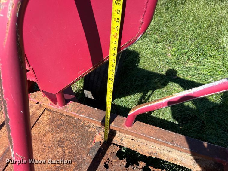 image for item FG0775 Patriot hay bale feeder wagon