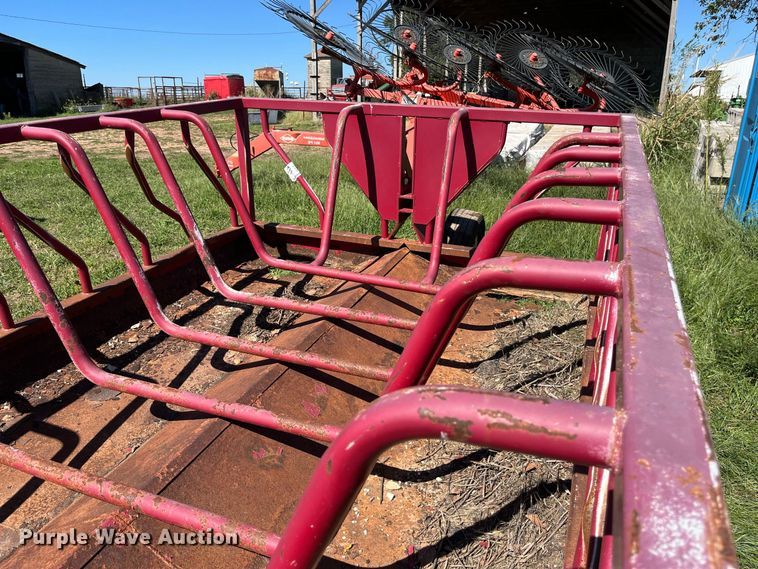 image for item FG0775 Patriot hay bale feeder wagon