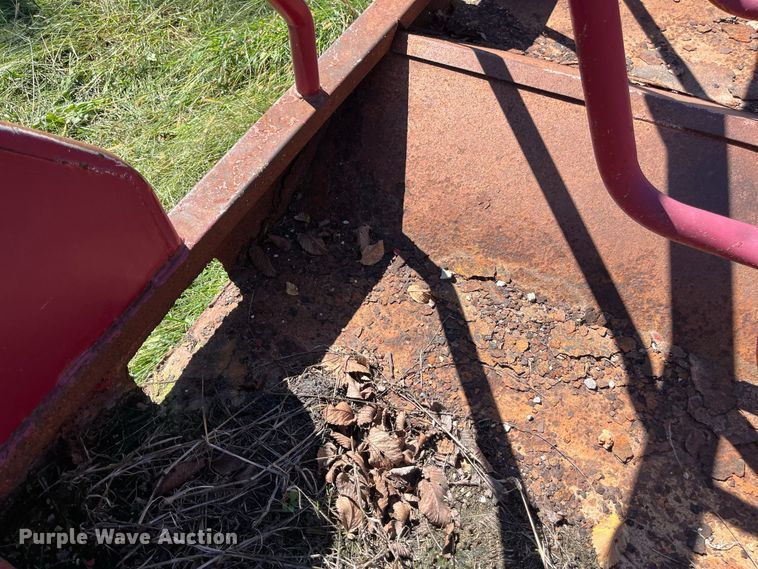 image for item FG0775 Patriot hay bale feeder wagon