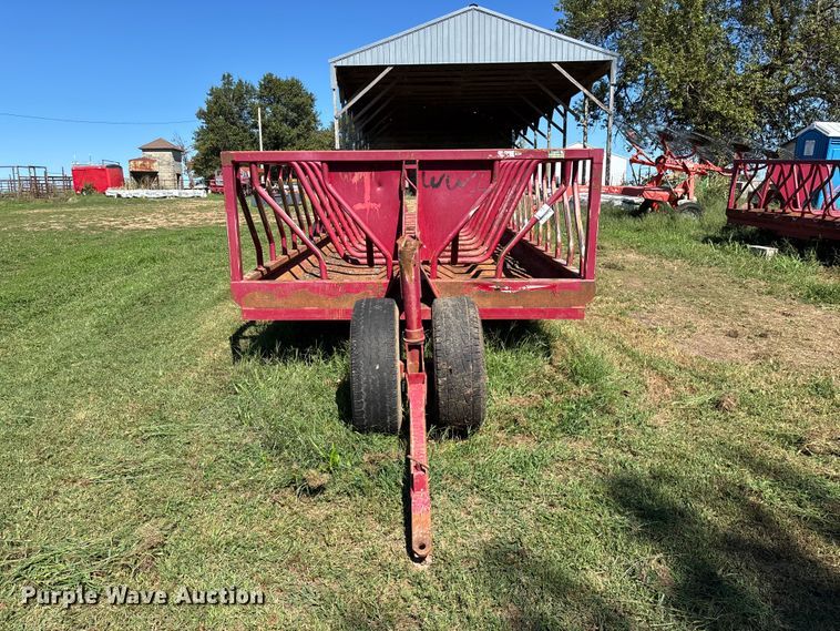 image for item FG0776 Patriot hay bale feeder wagon