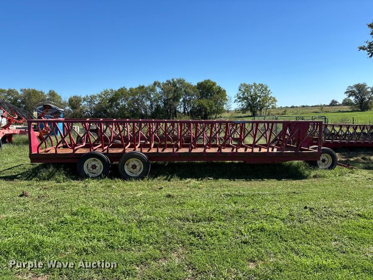 image for item FG0776 Patriot hay bale feeder wagon