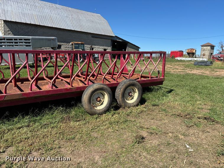 image for item FG0776 Patriot hay bale feeder wagon
