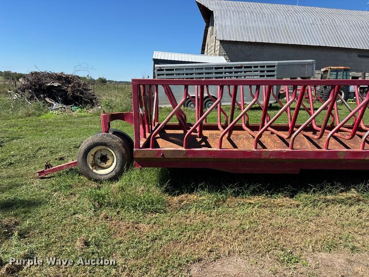image for item FG0776 Patriot hay bale feeder wagon