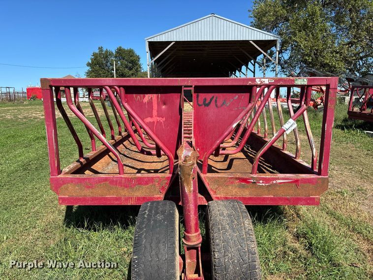 image for item FG0776 Patriot hay bale feeder wagon