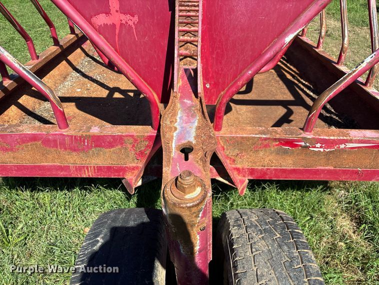 image for item FG0776 Patriot hay bale feeder wagon