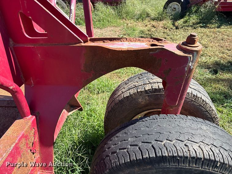 image for item FG0776 Patriot hay bale feeder wagon