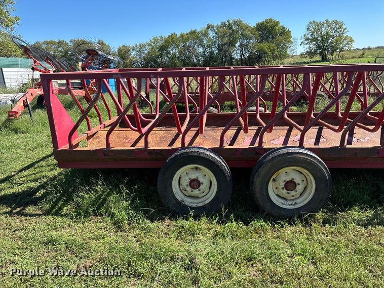 image for item FG0776 Patriot hay bale feeder wagon