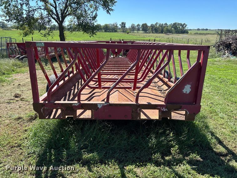 image for item FG0776 Patriot hay bale feeder wagon