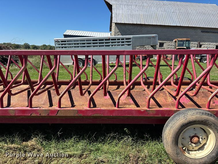 image for item FG0776 Patriot hay bale feeder wagon