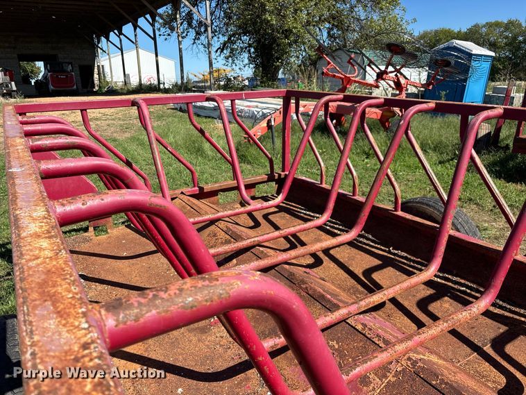 image for item FG0776 Patriot hay bale feeder wagon
