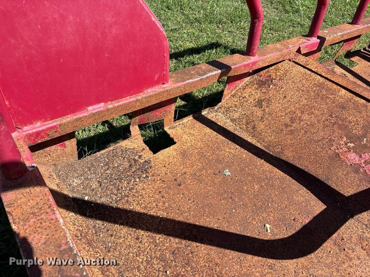 image for item FG0776 Patriot hay bale feeder wagon