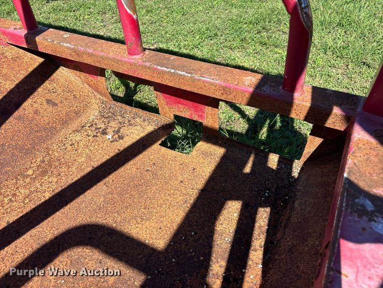 image for item FG0776 Patriot hay bale feeder wagon