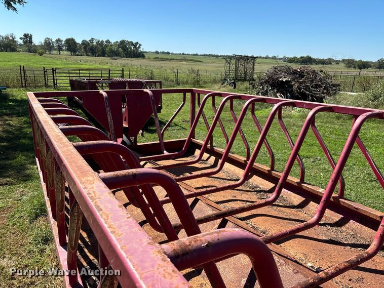 image for item FG0776 Patriot hay bale feeder wagon
