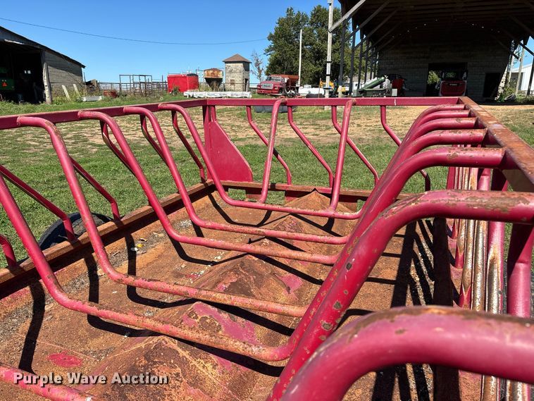 image for item FG0776 Patriot hay bale feeder wagon