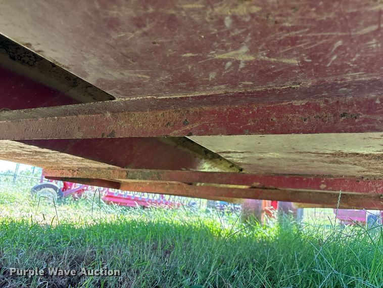 image for item FG0776 Patriot hay bale feeder wagon