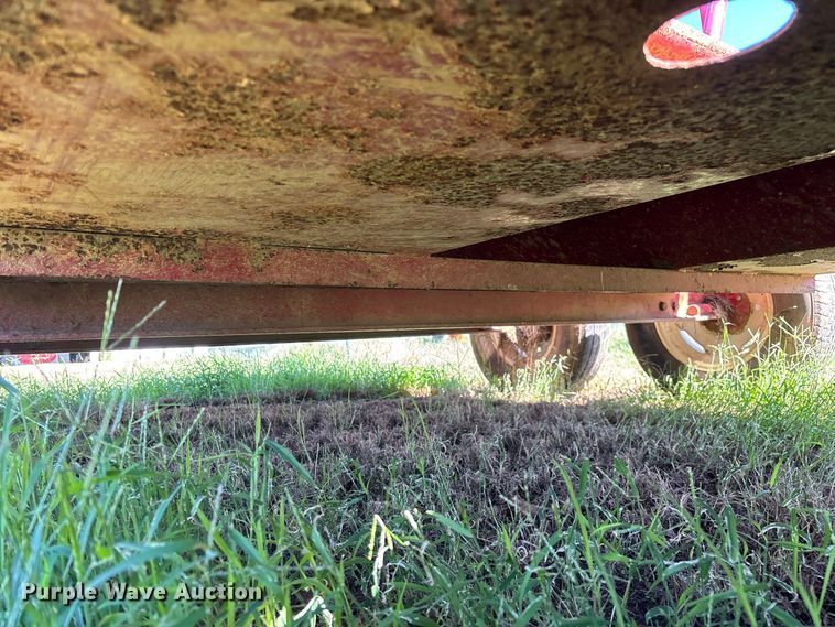 image for item FG0776 Patriot hay bale feeder wagon