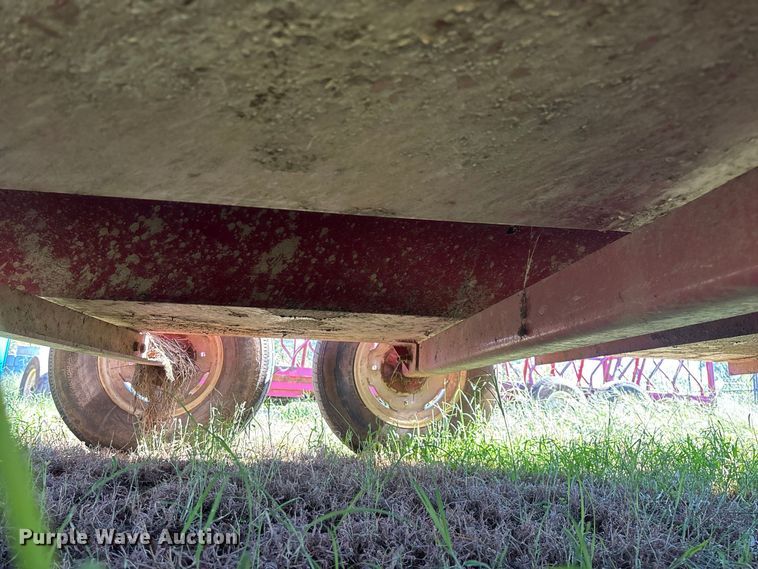 image for item FG0776 Patriot hay bale feeder wagon