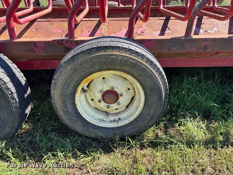 image for item FG0776 Patriot hay bale feeder wagon