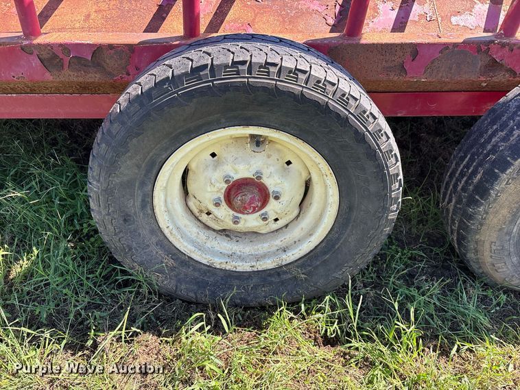 image for item FG0776 Patriot hay bale feeder wagon