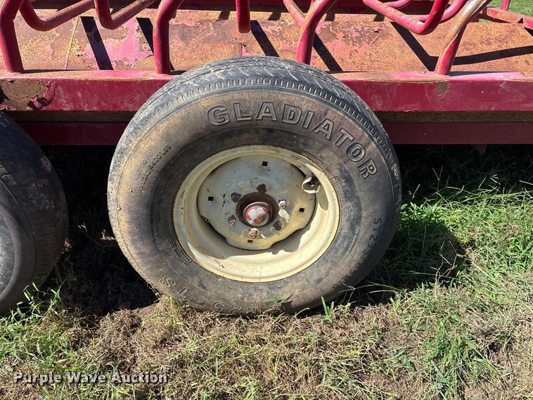 image for item FG0776 Patriot hay bale feeder wagon