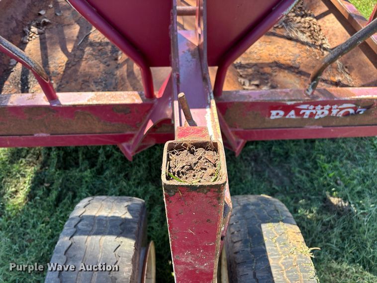 image for item FG0777 Patriot hay bale feeder wagon