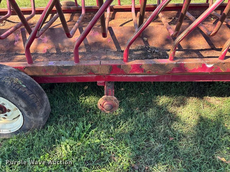 image for item FG0777 Patriot hay bale feeder wagon