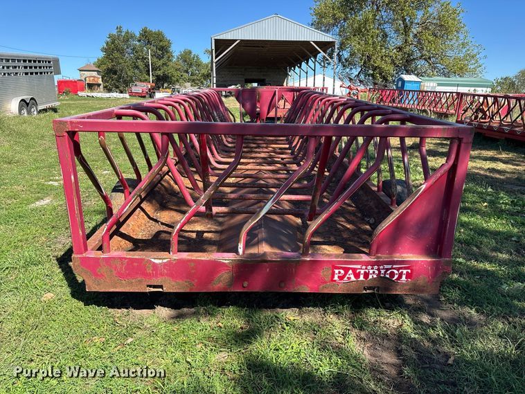 image for item FG0777 Patriot hay bale feeder wagon