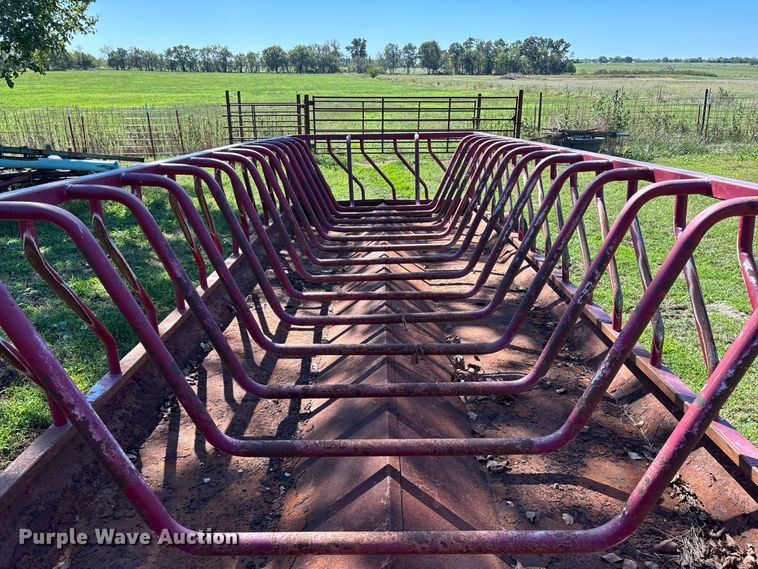 image for item FG0777 Patriot hay bale feeder wagon