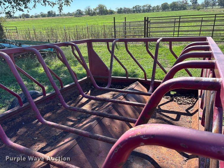 image for item FG0777 Patriot hay bale feeder wagon