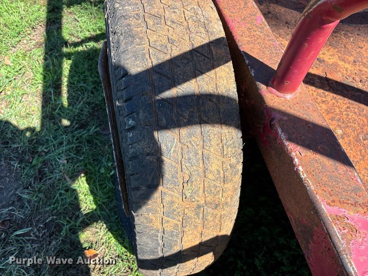 image for item FG0777 Patriot hay bale feeder wagon