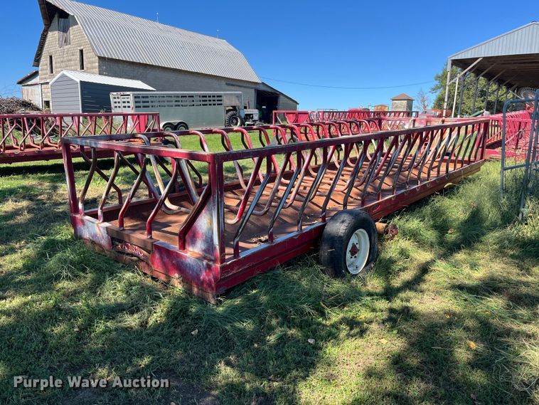 image for item FG0778 Patriot hay bale feeder wagon