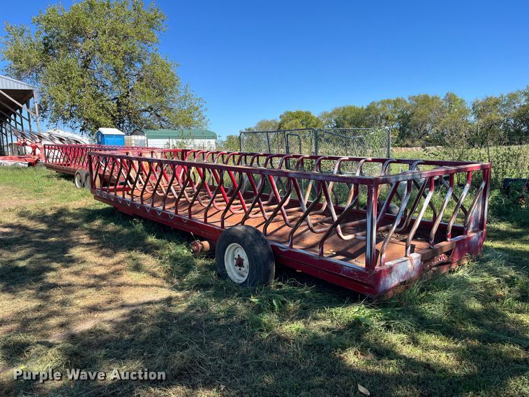 image for item FG0778 Patriot hay bale feeder wagon
