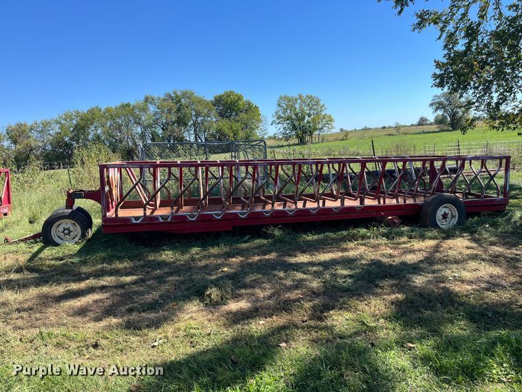 image for item FG0778 Patriot hay bale feeder wagon