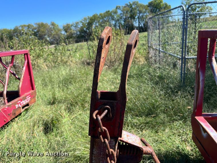 image for item FG0778 Patriot hay bale feeder wagon
