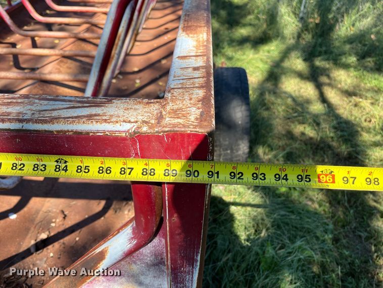 image for item FG0778 Patriot hay bale feeder wagon