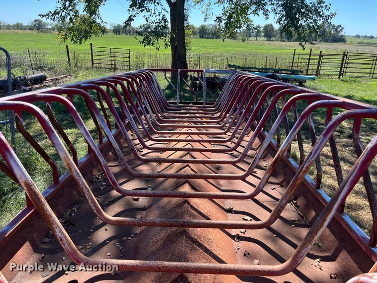 image for item FG0778 Patriot hay bale feeder wagon