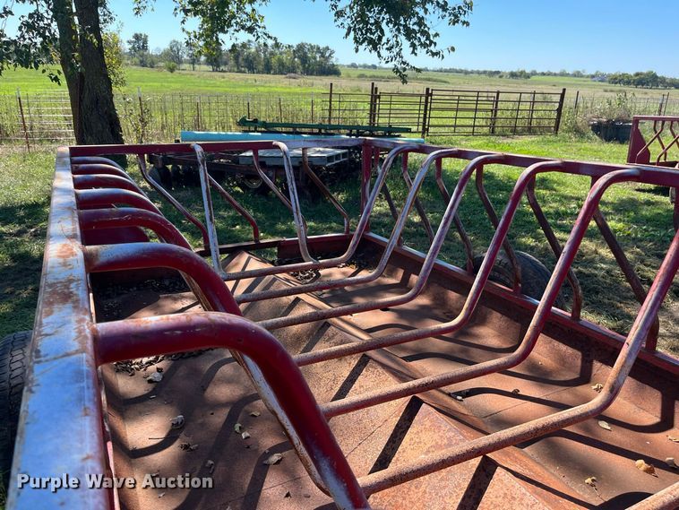 image for item FG0778 Patriot hay bale feeder wagon