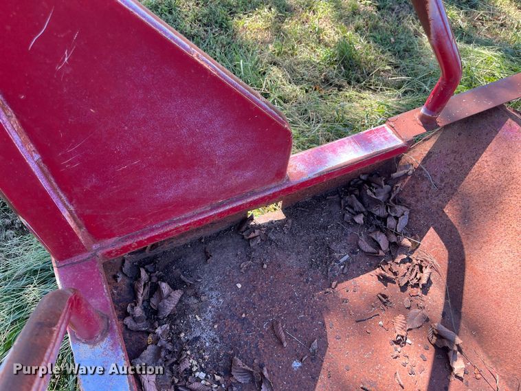 image for item FG0778 Patriot hay bale feeder wagon