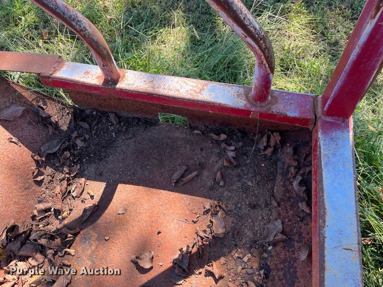 image for item FG0778 Patriot hay bale feeder wagon