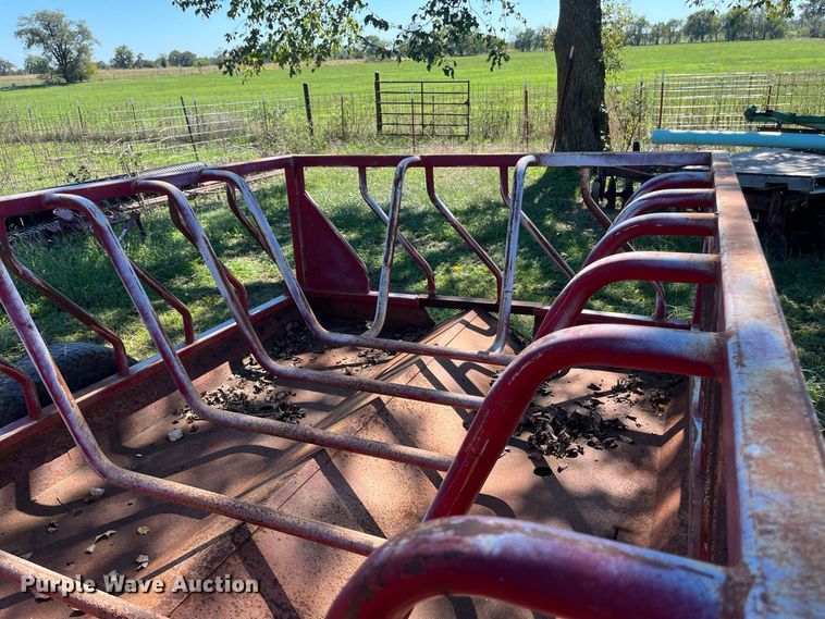 image for item FG0778 Patriot hay bale feeder wagon