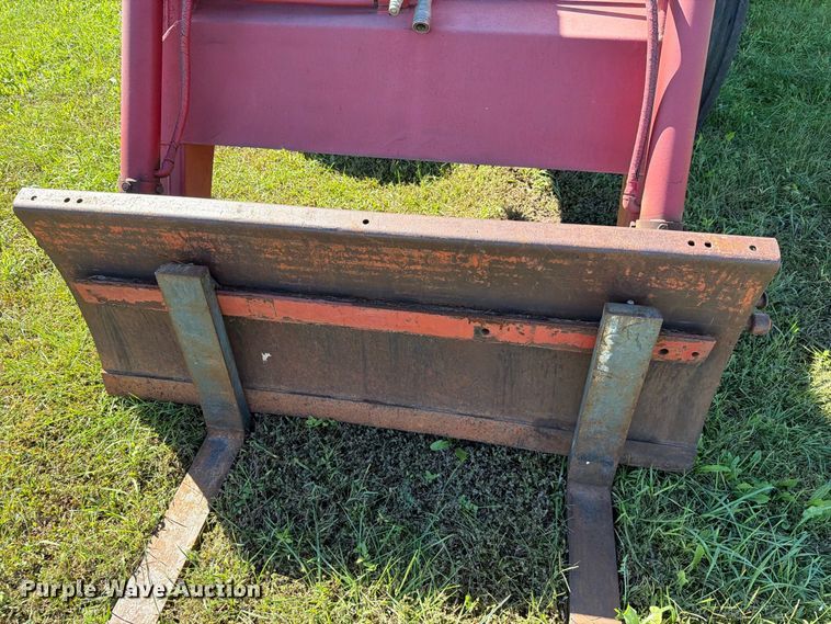 image for item FH6422 1974 Massey Ferguson 1105 tractor