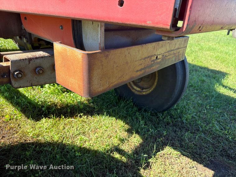 image for item FH6422 1974 Massey Ferguson 1105 tractor