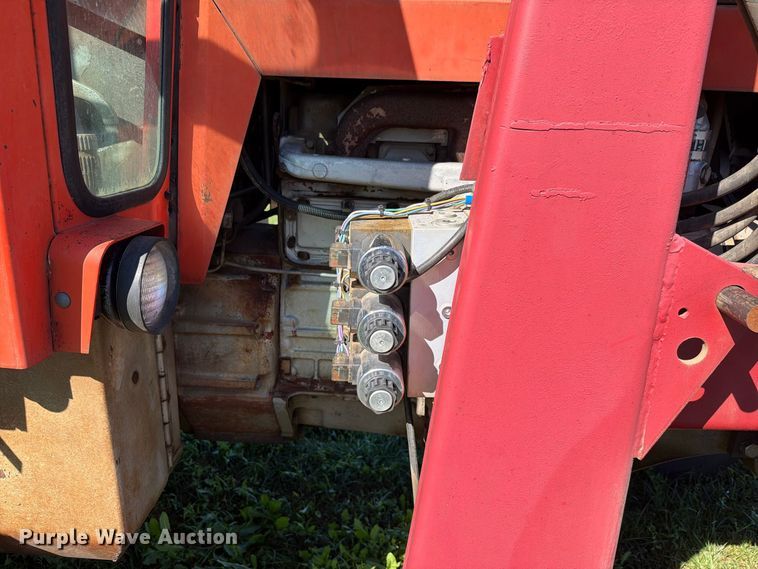 image for item FH6422 1974 Massey Ferguson 1105 tractor