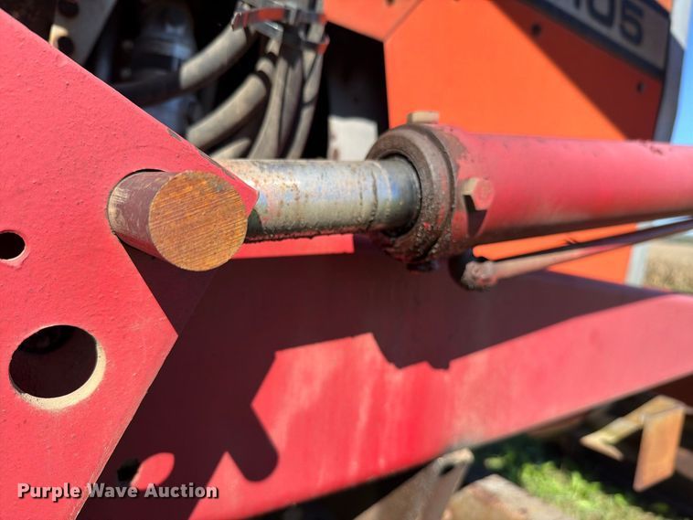 image for item FH6422 1974 Massey Ferguson 1105 tractor