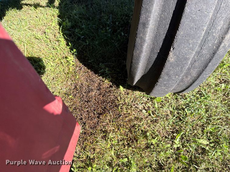 image for item FH6422 1974 Massey Ferguson 1105 tractor