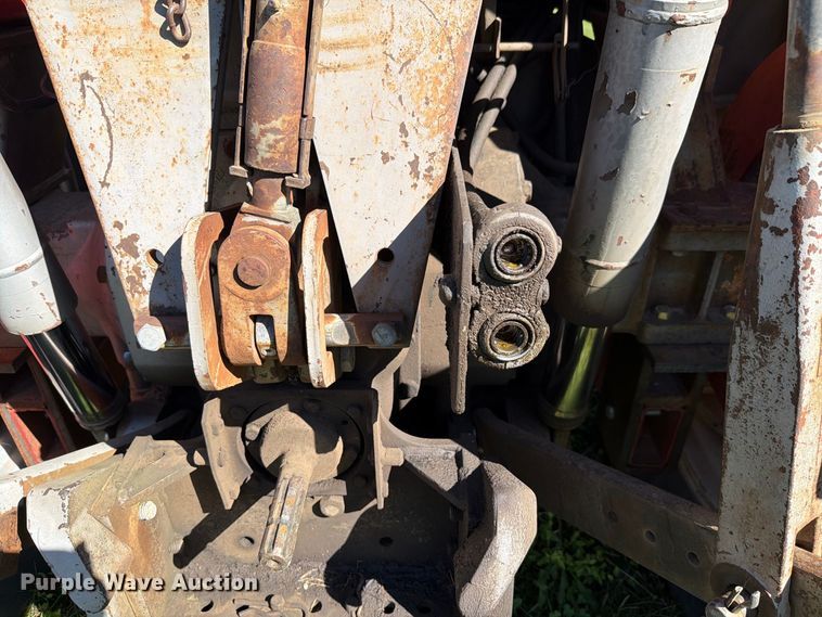 image for item FH6422 1974 Massey Ferguson 1105 tractor