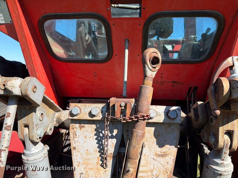 image for item FH6422 1974 Massey Ferguson 1105 tractor
