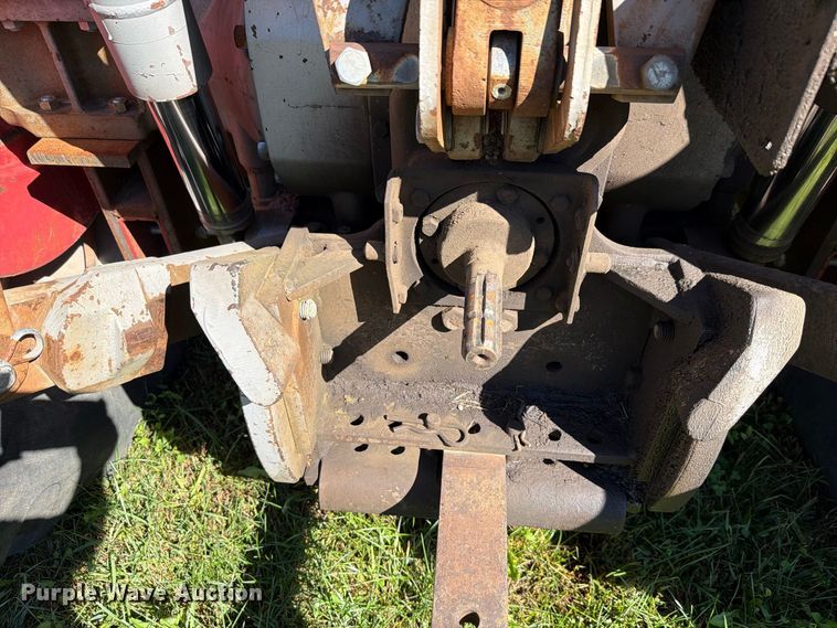 image for item FH6422 1974 Massey Ferguson 1105 tractor