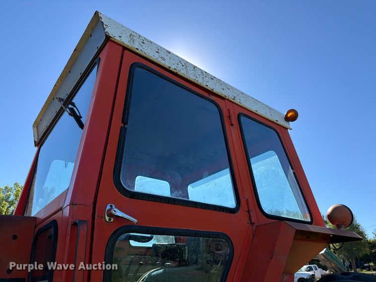 image for item FH6422 1974 Massey Ferguson 1105 tractor