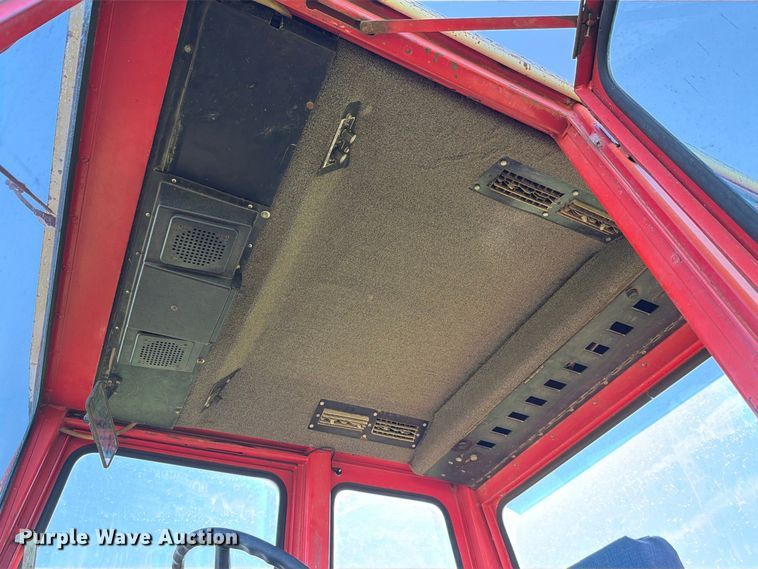 image for item FH6422 1974 Massey Ferguson 1105 tractor